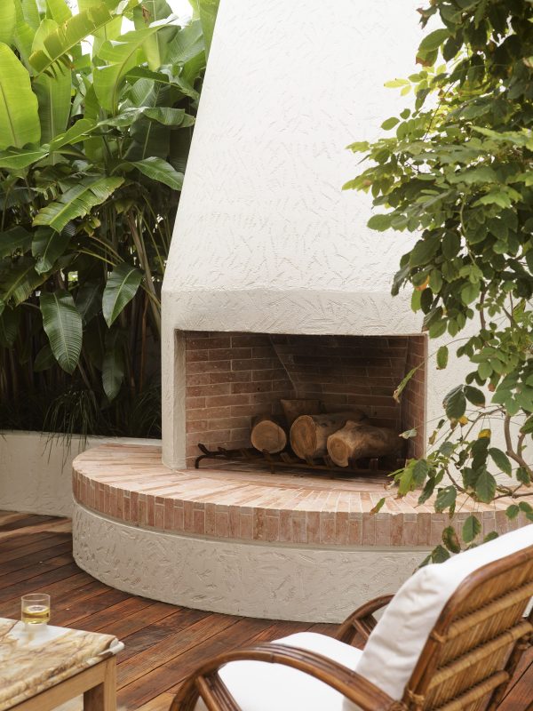 Wyer Co Sydney Landscape Design Outdoor Fireplace with Terracotta Fire Bricks and Textured Render Finish Photography by Anson Smart